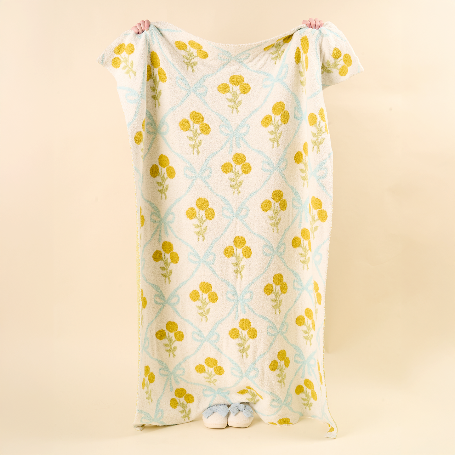 cozy dreams luxe blanket in marigold lane blue