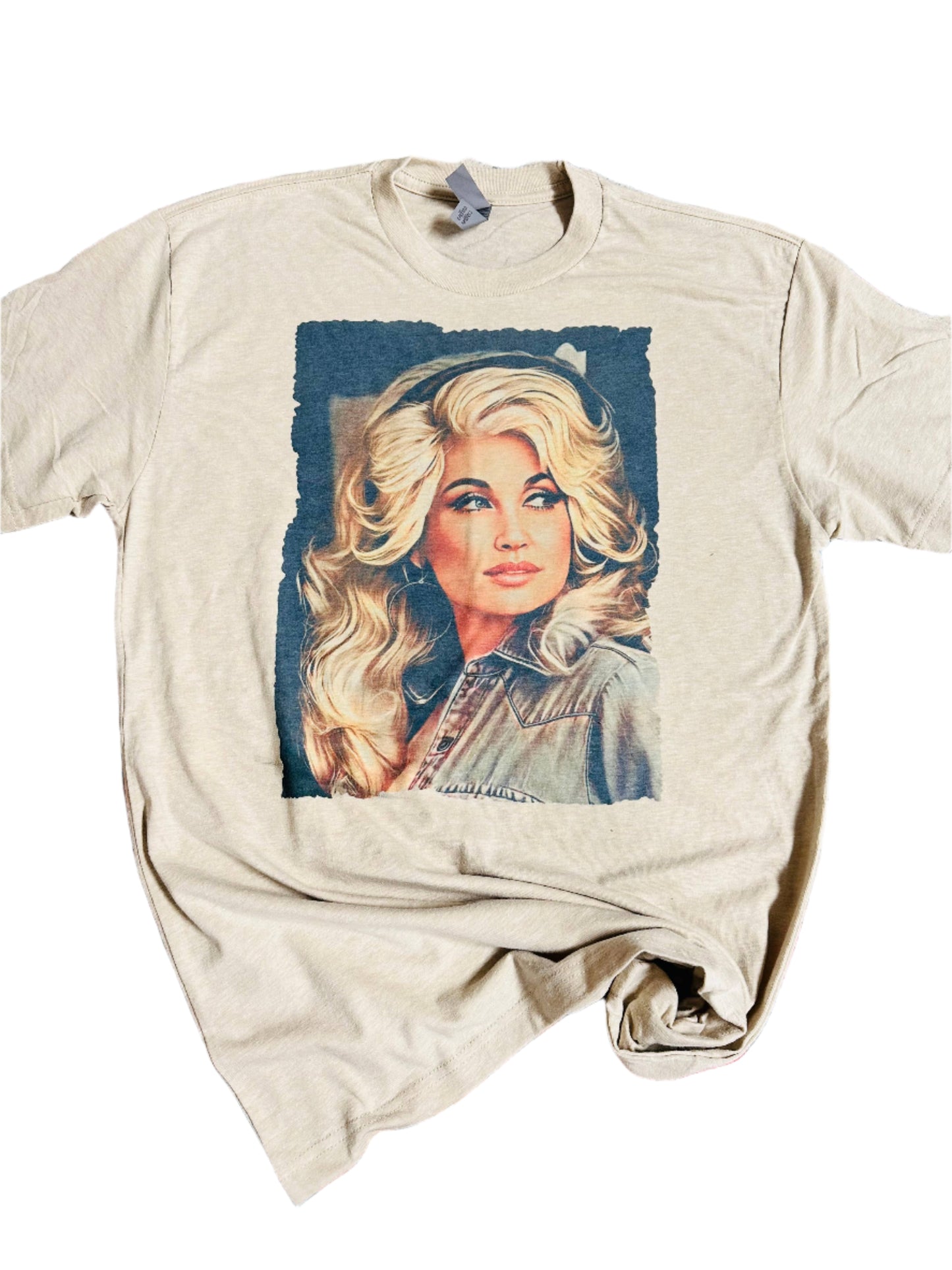 dolly graphic tee