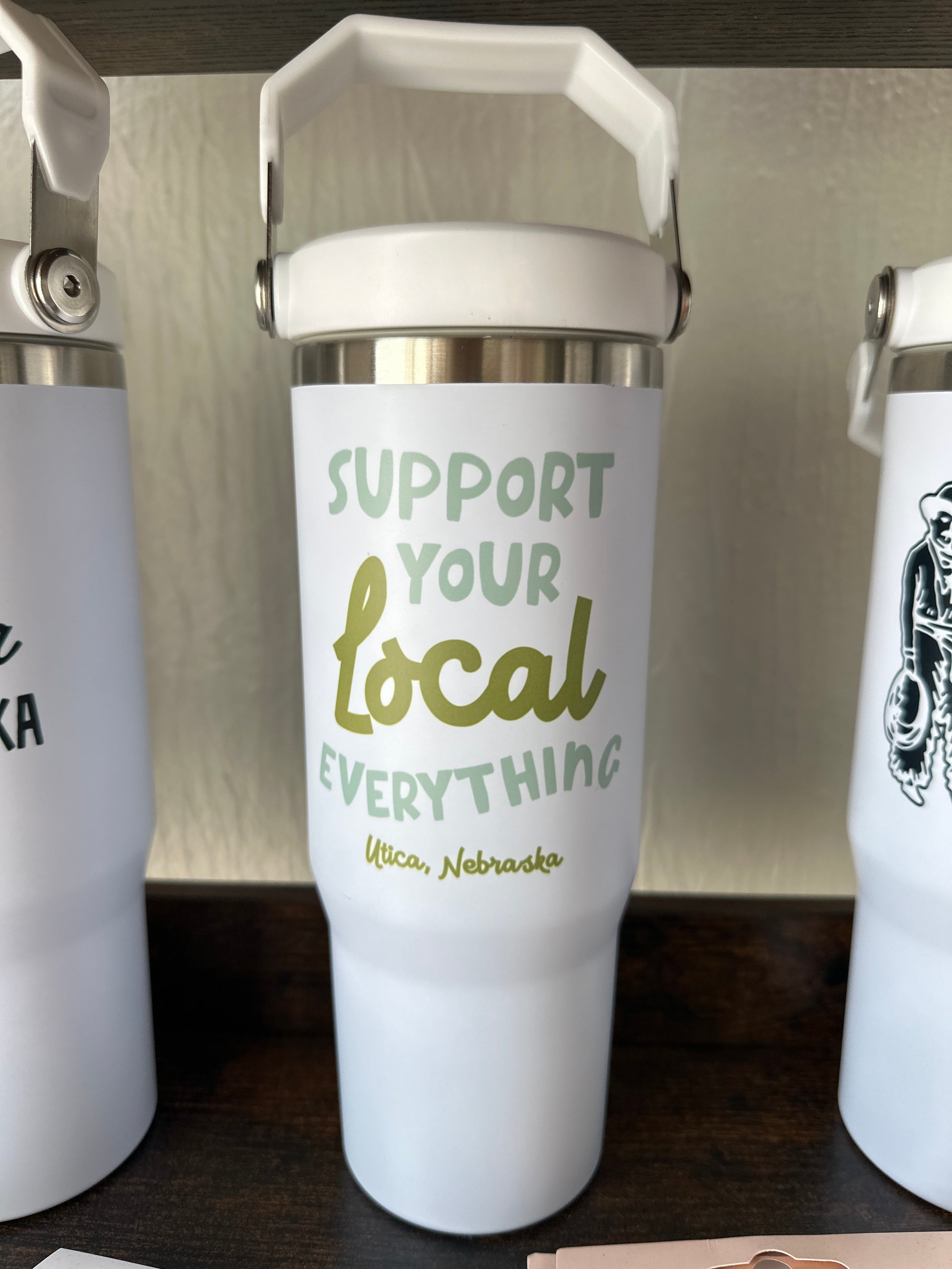 Support Utica flip lid tumbler