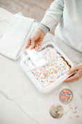 Load image into Gallery viewer, Square Set - 8x8 Pan Frame w/ Lid & Serving Spoon - White
