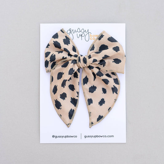 leopard bow